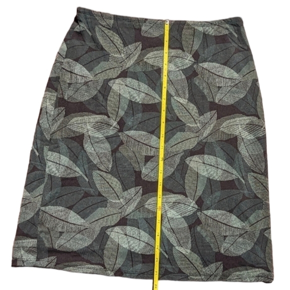 New York & Company Women's Sheer Green Floral Skirt Over Black Slip Size… - Picture 3 of 9